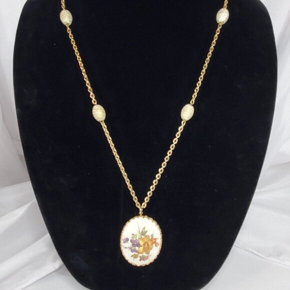 VTG  West Germany Floral Sugar Crystal Cameo Bead Necklace Goldtone Cottagecore - Picture 2 of 12